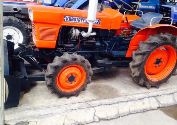 ด่วน   ฝากขาย คูโบต้า 2202dt  4wd พร้อมใบดันดิน