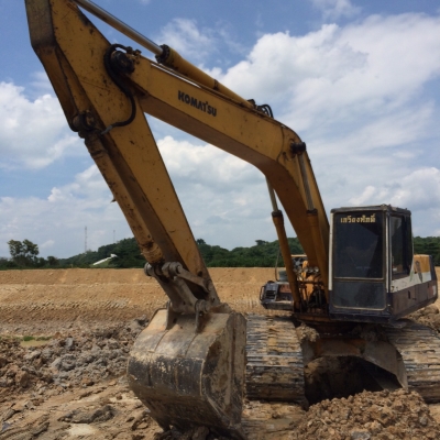 ขายรถแบคโฮ KOMATSU PC200-5 เอกสารเล่มทะเบียน ระบบไฟเต็ม คอลโทรลสั้น ราคา 650000