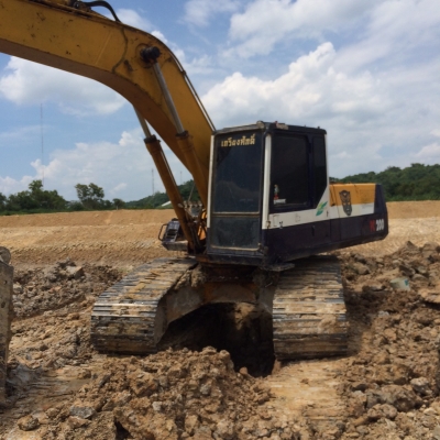 ขายรถแบคโฮ KOMATSU PC200-5 เอกสารเล่มทะเบียน ระบบไฟเต็ม คอลโทรลสั้น ราคา 650000