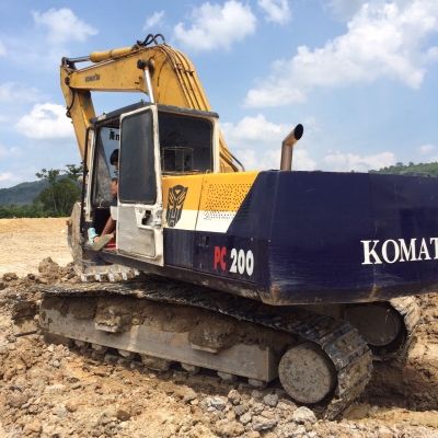 ขายรถแบคโฮ KOMATSU PC200-5 เอกสารเล่มทะเบียน ระบบไฟเต็ม คอลโทรลสั้น ราคา 650000