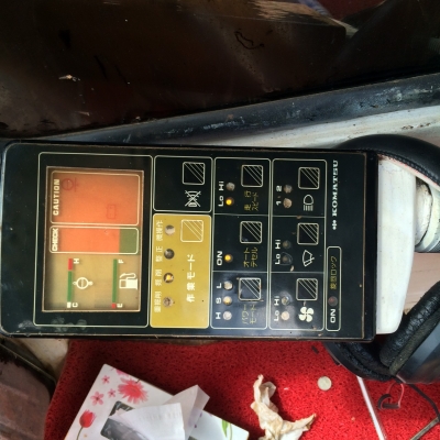 ขายรถแบคโฮ KOMATSU PC200-5 เอกสารเล่มทะเบียน ระบบไฟเต็ม คอลโทรลสั้น ราคา 650000