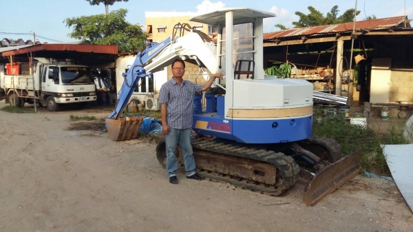 ขายรถแบคโฮโคมาสชุPC 50UUรถนำเข้ามีใบอินวอยรถใช้งานอยู่