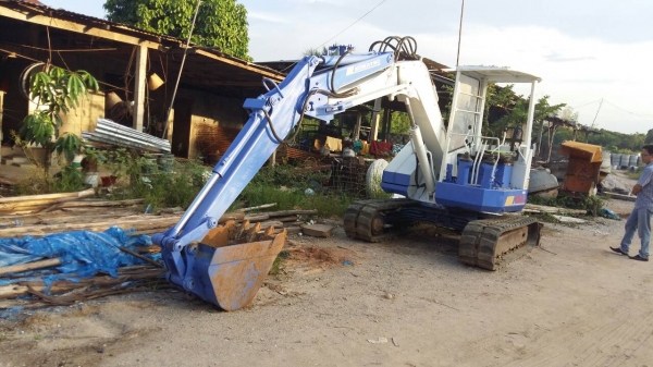 ขายรถแบคโฮโคมาสชุPC 50UUรถนำเข้ามีใบอินวอยรถใช้งานอยู่