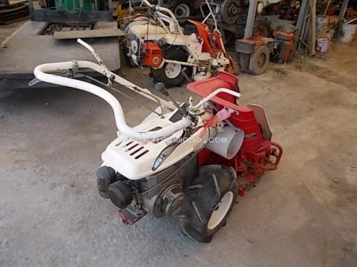 รถเกี่ยวข้าวเดินตาม   YANMAR   YB301 รหัสสินค้า : 80802709  Line ID: nihonmono หรือเพิ่มเติมไดที่ www.nihonmono.com