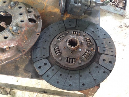 ขายอะไหล่รถมีแผ่นคราส จานกด ปั๊มลม ปั๊มไฮโดรลิก ไดร์ชาจร์  ขายเหมาแบบถูกๆ