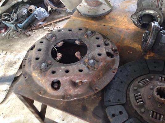 ขายอะไหล่รถมีแผ่นคราส จานกด ปั๊มลม ปั๊มไฮโดรลิก ไดร์ชาจร์  ขายเหมาแบบถูกๆ