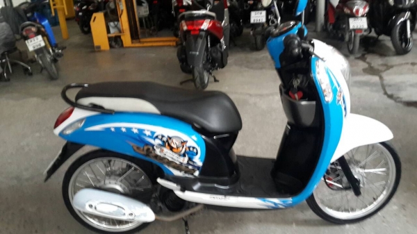 ขาย HONDA Scoopy i ปี 55 รุ่นไฟเลี้ยวบังลมเครื่องดี,ชุดสีมีรอยล้มด้านขวา เล่มพร้อมโอน