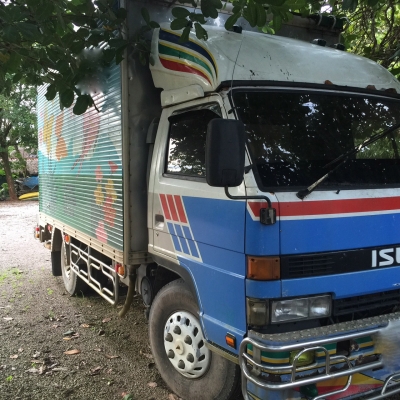 รถอีซูซุ 6 ล้อ ตู้เย็น  NPR  115 แรงม้า. ปี 48    สนใจติดต่อ  081 - 6079515