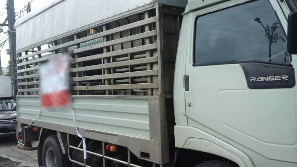 รถฮีโน่ 6 ล้อ FC2W  120 แรงม้า. ปี 41   สนใจติดต่อ 081 - 6079515