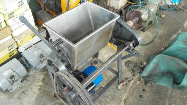 ====== Sold Out!! ====== เครื่อง บด นวด ตีผสม ถังสแตนเลสหนา มอเตอร์ 1 HP. ไฟบ้าน 220V. สภาพสวย!! 089-2499-123(Line)