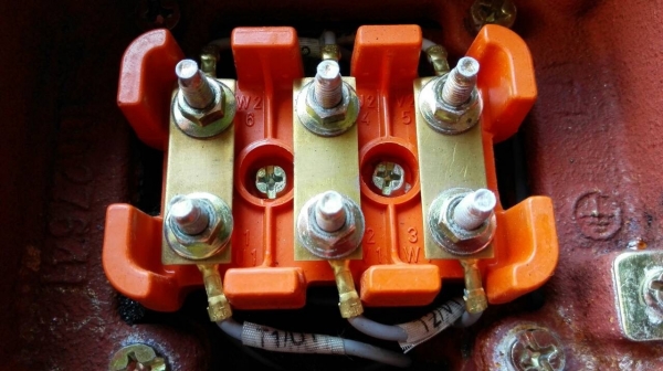 ******** Sold Out!! ******* มอเตอร์ WEG ขนาด 5.5 HP. 380V. 1450 RPM.เป็นของใหม่แกะลัง มี 5 ลูก.เหมามีราคาพิเศษครับ!!