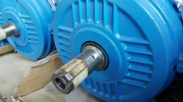 ******** Sold Out!! ******* มอเตอร์ WEG ขนาด 5.5 HP. 380V. 1450 RPM.เป็นของใหม่แกะลัง มี 5 ลูก.เหมามีราคาพิเศษครับ!!