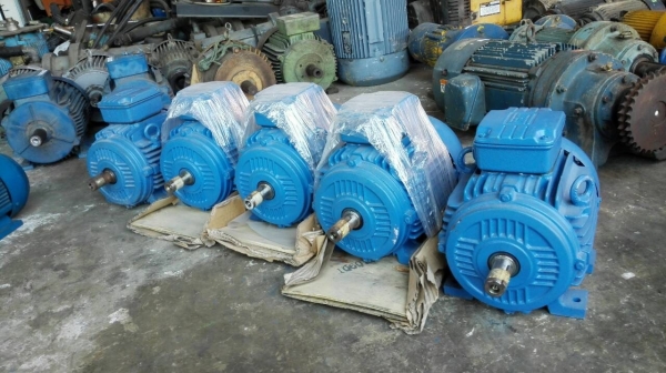 ******** Sold Out!! ******* มอเตอร์ WEG ขนาด 5.5 HP. 380V. 1450 RPM.เป็นของใหม่แกะลัง มี 5 ลูก.เหมามีราคาพิเศษครับ!!