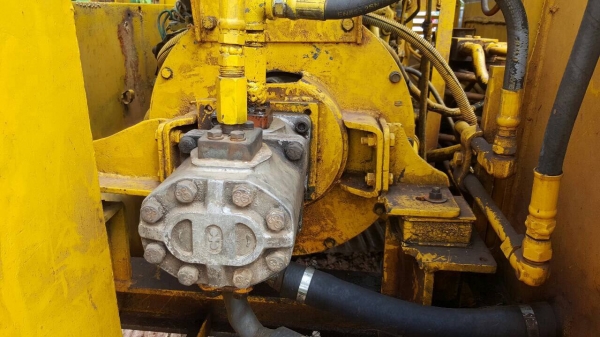 ขายรถแบคโฮ KOMATSU PC65-3 เอกสารสัญญาซื้อขาย เครื่อง 4BC2 100 แรงม้า ปั้มดี ช่วงล่างดี รถใช้งานอยู่ครับ ขายรถแบคโฮ KOMATSU PC65-3 เอกสารสัญญาซื้อขาย เครื่อง 4BC2 100 แรงม้า ปั้มดี ช่วงล่างดี รถใช้งานอยู่ครับ