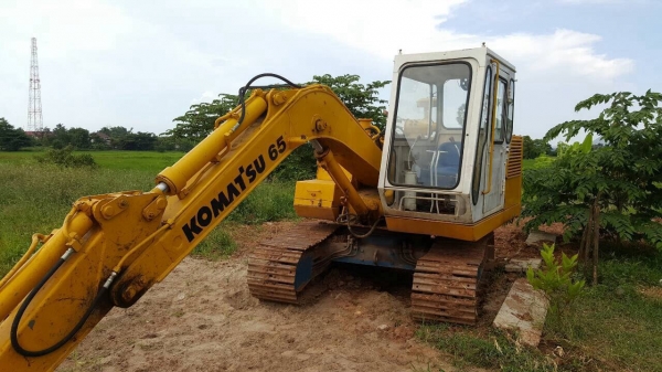 ขายรถแบคโฮ KOMATSU PC65-3 เอกสารสัญญาซื้อขาย เครื่อง 4BC2 100 แรงม้า ปั้มดี ช่วงล่างดี รถใช้งานอยู่ครับ ขายรถแบคโฮ KOMATSU PC65-3 เอกสารสัญญาซื้อขาย เครื่อง 4BC2 100 แรงม้า ปั้มดี ช่วงล่างดี รถใช้งานอยู่ครับ