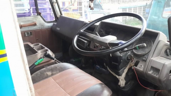 ขายหัวHINO F18 เฟอร์นิเจอร์ครบ หัวเดิม กันชนครบ ชุดคันชักเกียร์ กรองอากาศ วางได้เลย แท่นรับ