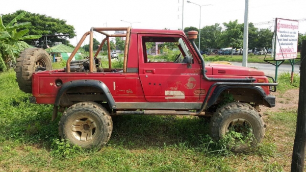 ขายรถ SUZUKI 4X4 ไม่มีเครื่องอย่างเดียว เกียร์ครบ คัสซีสวย เอกสารชุดโอนครบ ราคาต่อรองได้นิดหน่อยครับ ขายรถ SUZUKI 4X4 ไม่มีเครื่องอย่างเดียว เกียร์ครบ คัสซีสวย เอกสารชุดโอนครบ ราคาต่อรองได้นิดหน่อยครับ