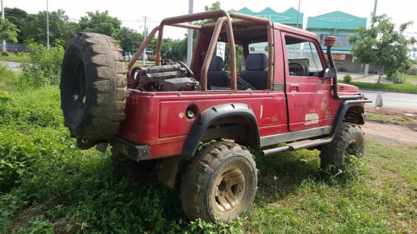 ขายรถ SUZUKI 4X4 ไม่มีเครื่องอย่างเดียว เกียร์ครบ คัสซีสวย เอกสารชุดโอนครบ ราคาต่อรองได้นิดหน่อยครับ ขายรถ SUZUKI 4X4 ไม่มีเครื่องอย่างเดียว เกียร์ครบ คัสซีสวย เอกสารชุดโอนครบ ราคาต่อรองได้นิดหน่อยครับ