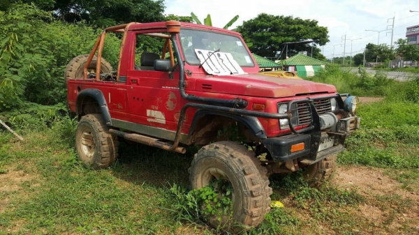 ขายรถ SUZUKI 4X4 ไม่มีเครื่องอย่างเดียว เกียร์ครบ คัสซีสวย เอกสารชุดโอนครบ ราคาต่อรองได้นิดหน่อยครับ