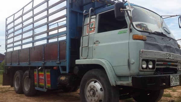 ขาย10ล้อ1เพลาisuzu jcm 165 6BD1 เบรคแห้ง ทิ๊ฟฟี่ เอกสารเล่มทะเบียนพร้อมโอน เหมาะต่อหางลากเทรลเลอร์ สภาพวิ่งใช้งานปกติ