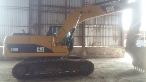 ขาย Cat 320D สภาพสวยเดิมๆ พร้อมใช้งาน เล่มทะเบียน ราคา 2,300,000 บาท