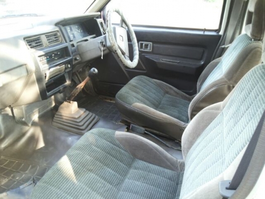 NISSAN 4 ประตู เบนซินโรงงาน Z 16 มือเดียว สีต้องเก็บ  39,900 บาท