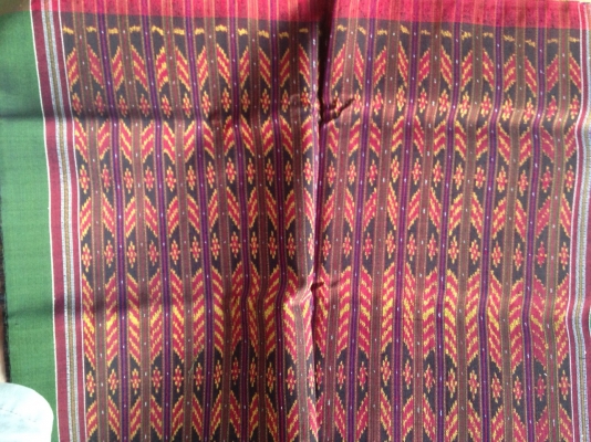 ผ้าใหมแท้ ทอเอง ลายสวย