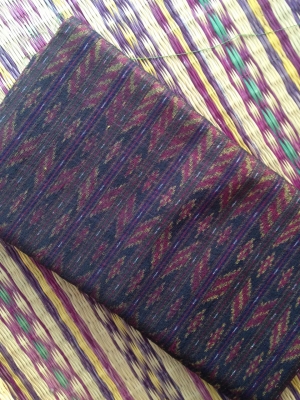 ผ้าใหมแท้ ทอเอง ลายสวย