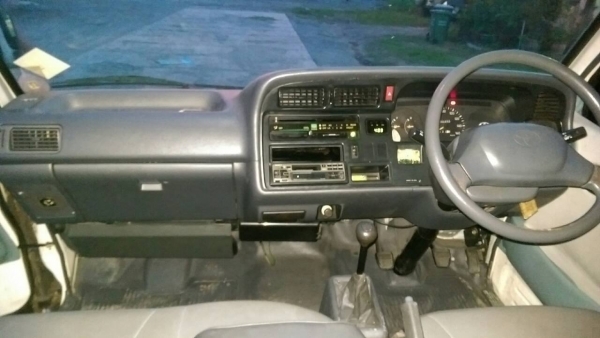 รถตู้โตโยต้าไอเอช 5L