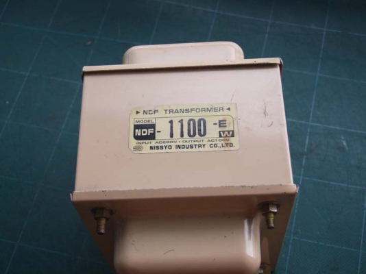 หม้อแปลงไฟจาก 220v ==> 100v ขนาด 1,100w ของ NISSYO (Japan) รุ่น NDF-1100E
