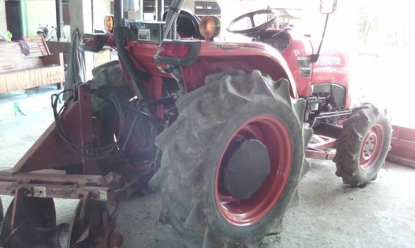 ขายรถไถ3608ปี53สภาพสวยมาก ใช้งานน้อย 1467ชม. ราคา335000บาท