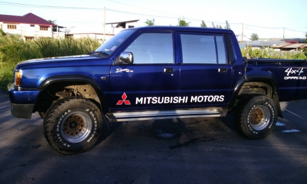 ขาย L200 4 ประตู  jz ยกสูง พร้อมใช้