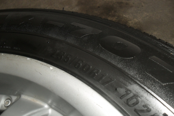 เจ๊อยากขายล้อแม็ก 17นิ้ว 6รู พร้อมยาง สวยๆ 4 ล้อ ลดราคาเหลือ 5500 บาท