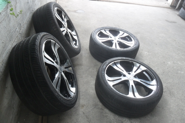 ล้อแม็ก18นิ้ว 5รู114 พร้อมยาง สวยๆ 4 ล้อ ราคา 7900 บาท