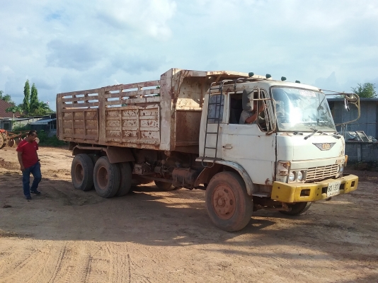 ขายด่วนFM186สองเพลาดั้มขายตามสภาพรถวิ่งงานอยู่โทร0856842587