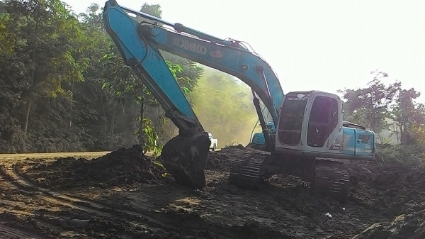 รถแบคโฮ KOBELCO SK200 M6S 12,000 hrs.For sale 1,250,000 bht.