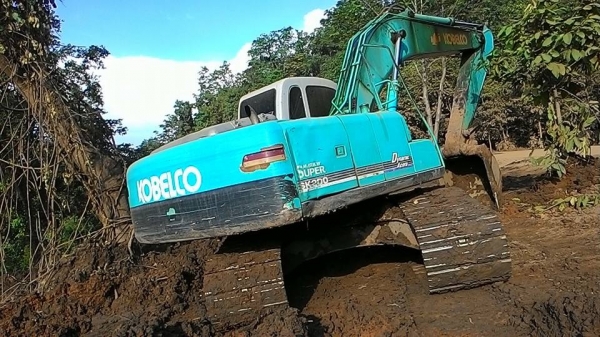 รถแบคโฮ KOBELCO SK200 M6S 12,000 hrs.For sale 1,250,000 bht.