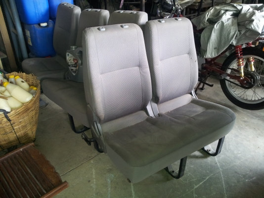 เบาะรถตู้