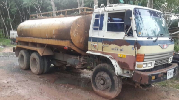 รถบรรทุกน้ำ hino ติดต่อ 080-1405528