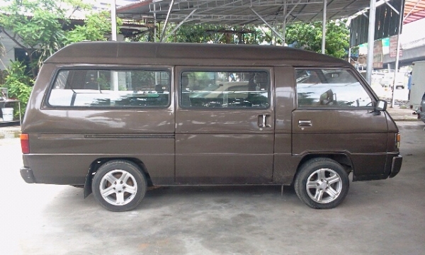 ขายด่วน รถตู้เปิดได้สองด้าน Mitsubishi L300 พร้อมใช้ ถูกสุดๆครับ
