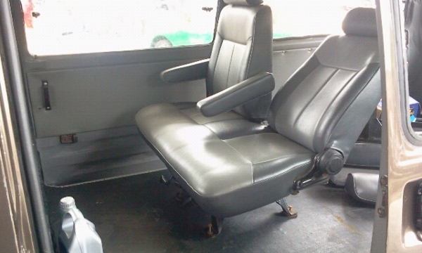 ขายด่วน รถตู้เปิดได้สองด้าน Mitsubishi L300 พร้อมใช้ ถูกสุดๆครับ