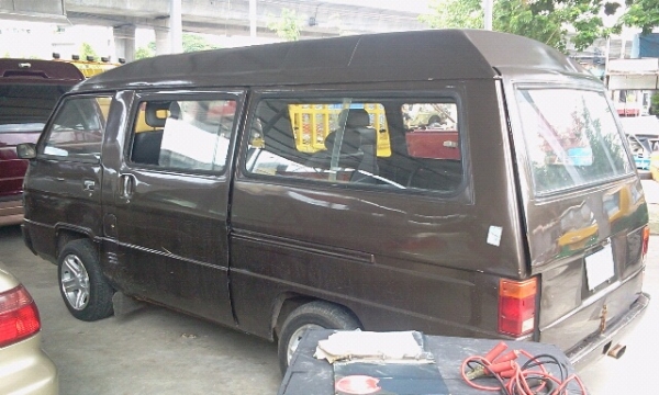 ขายด่วน รถตู้เปิดได้สองด้าน Mitsubishi L300 พร้อมใช้ ถูกสุดๆครับ