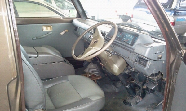 ขายด่วน รถตู้เปิดได้สองด้าน Mitsubishi L300 พร้อมใช้ ถูกสุดๆครับ