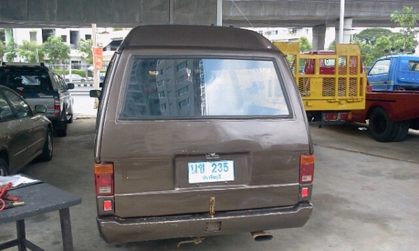 ขายด่วน รถตู้เปิดได้สองด้าน Mitsubishi L300 พร้อมใช้ ถูกสุดๆครับ