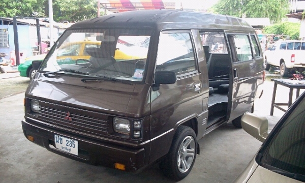 ขายด่วน รถตู้เปิดได้สองด้าน Mitsubishi L300 พร้อมใช้ ถูกสุดๆครับ