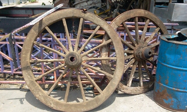 ขายล้อเกวียน งานแท้เก่าๆครับ
