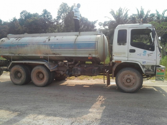 ขายรถบรรทุกน้ำ 2 เพลา แม่ลูก ISUZU DEGA 270 ปี 46 ขายรถบรรทุกน้ำ 2 เพลา แม่ลูก ISUZU DEGA 270 ปี 46