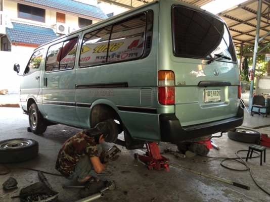 รับแก้ปัญหาช่วงล่าง รถตู้ Toyota Commuter  by Shock Profender