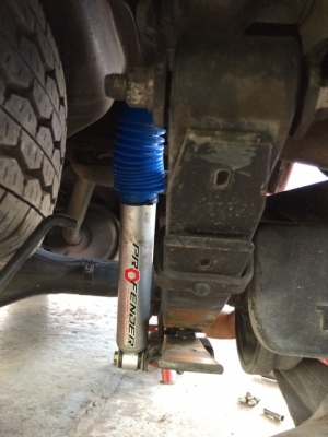 รับแก้ปัญหาช่วงล่าง รถตู้ Toyota Commuter  by Shock Profender