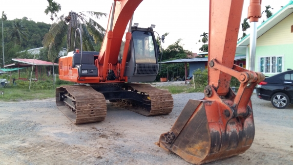 ขายแบคโฮ Hitachi ZX200 7000 ชั่วโมง เจ้าของขายเอง ขายแบคโฮ Hitachi ZX200 7000 ชั่วโมง เจ้าของขายเอง